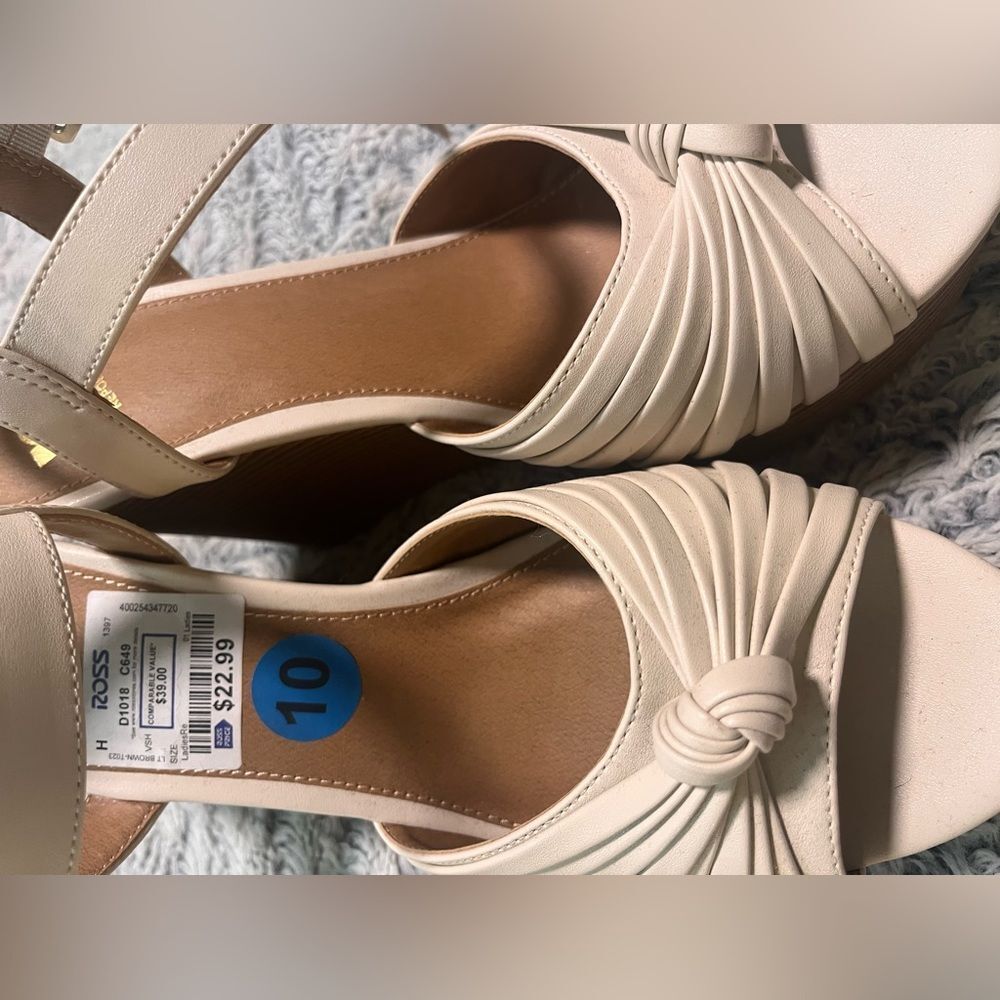 Women’s Cream Wedge Sandals Size 10 - Picture 3 of 4